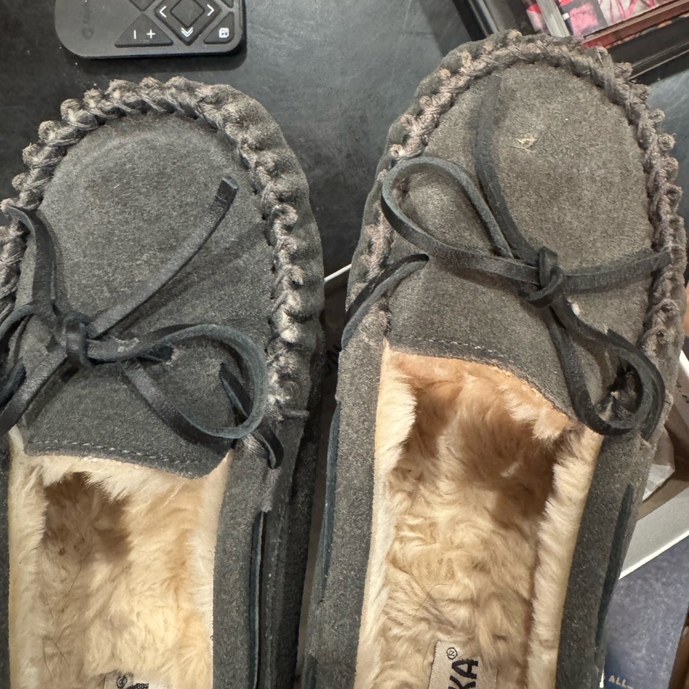 Minnetonka Women's Cally Slipper - Gray - Picture 7 of 12